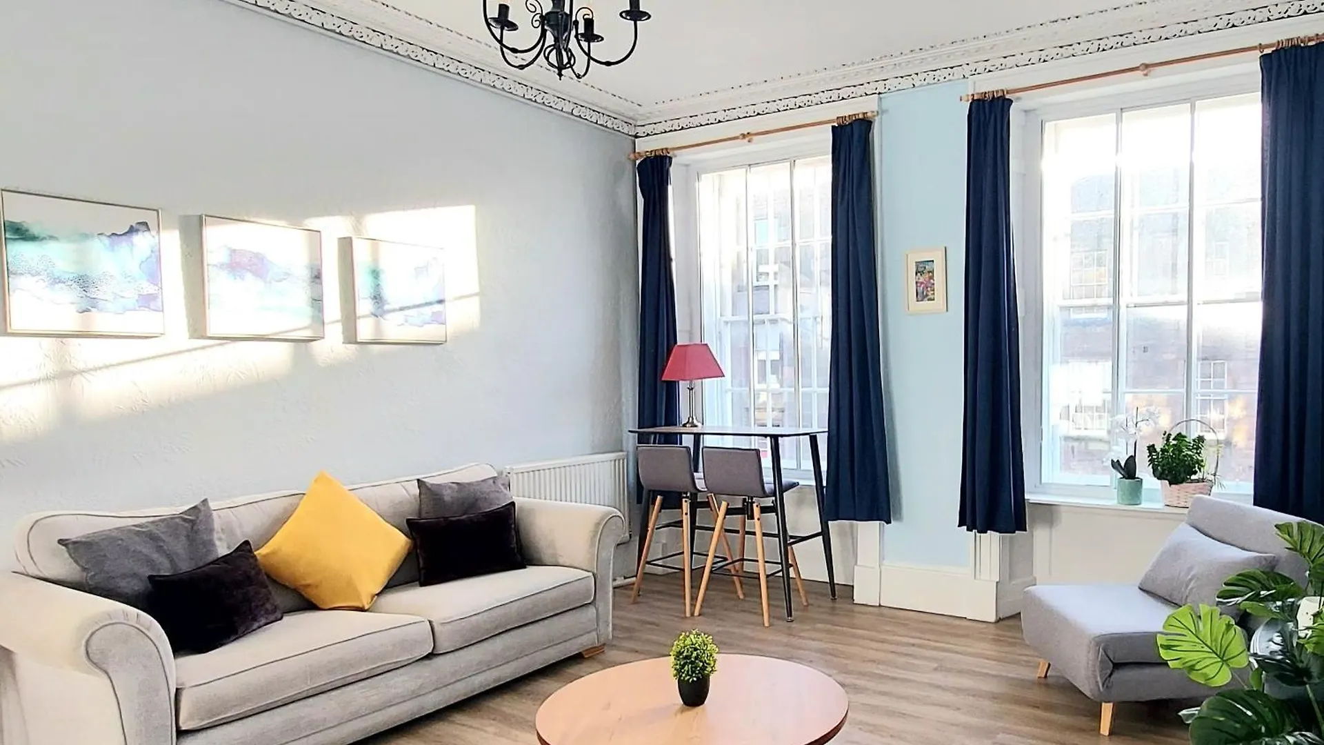 Spacious Victorian Flat In Edinburgh City